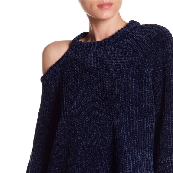 NWT 1. State Bell Sleeve Cold Shoulder Sweater - Picture 3 of 4